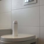 Bumloo-Bidet-Weiß-Geschlossen-oben-auf-Toilette