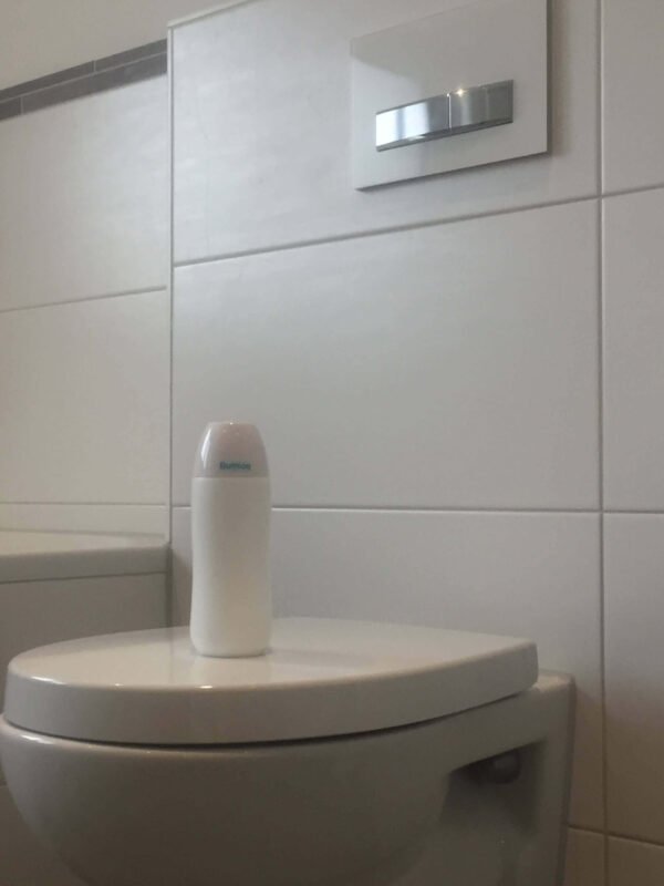 Bumloo-Bidet-Weiß-Geschlossen-oben-auf-Toilette